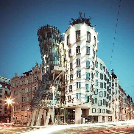 Appartement Design Next To Louis Vuitton Building *